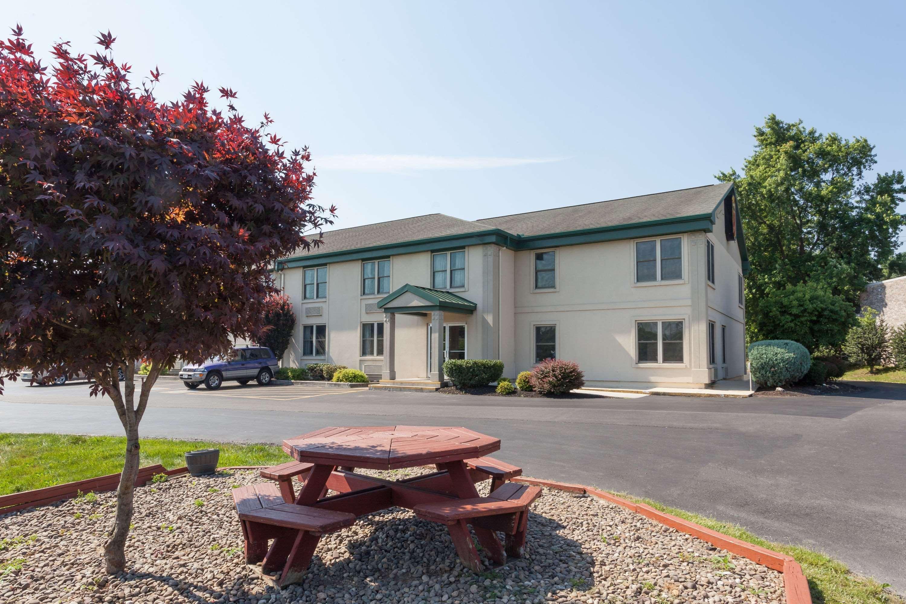 Super 8 By Wyndham Harrisburg Hershey West Extérieur photo
