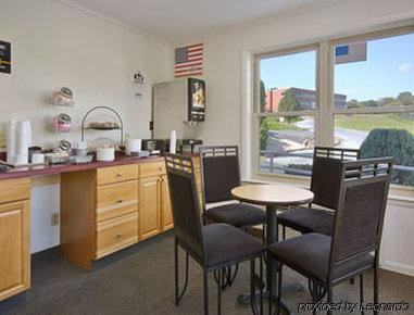 Super 8 By Wyndham Harrisburg Hershey West Restaurant photo